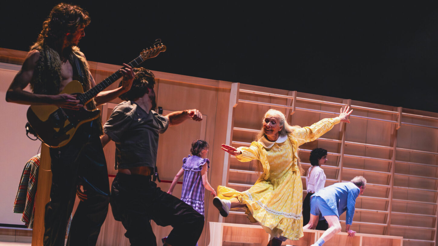 Companhia Maior emocionou o público com “A esta hora, na infância neva”.