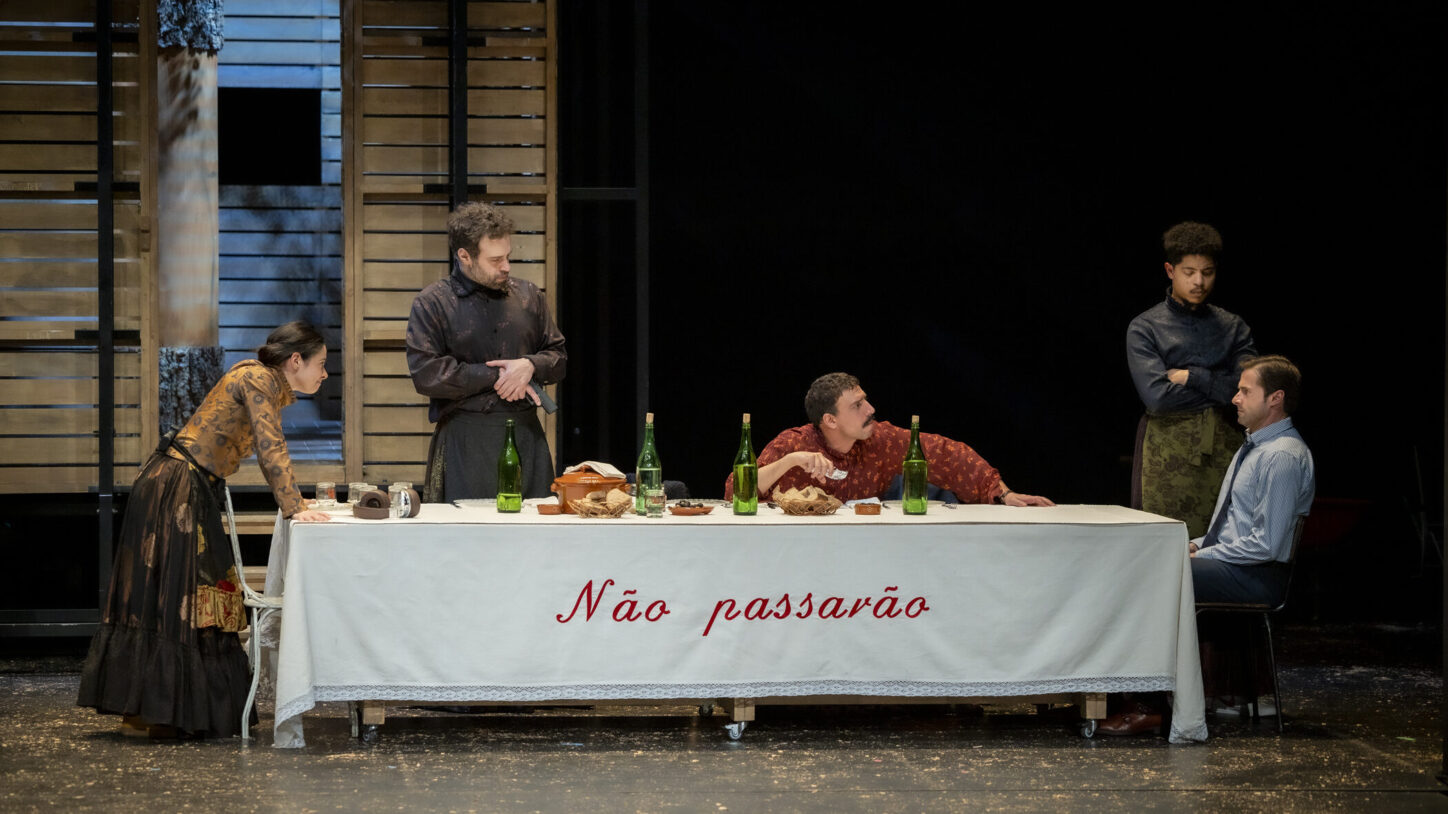 CATARINA E A BELEZA DE MATAR FASCISTAS