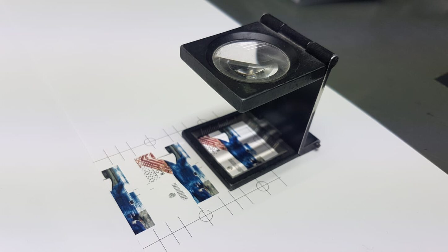 O livro infantil mais pequeno do mundo escrito em português