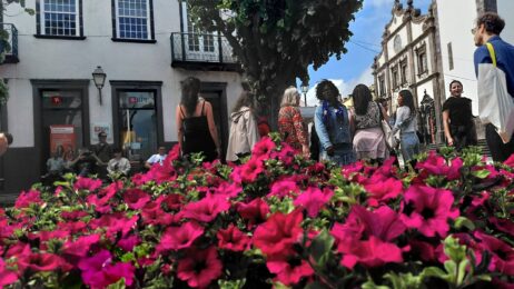 “As canções que cantamos contra os muros que limpamos” fez ecoar as vozes das mulheres pelas ruas de Ponta Delgada